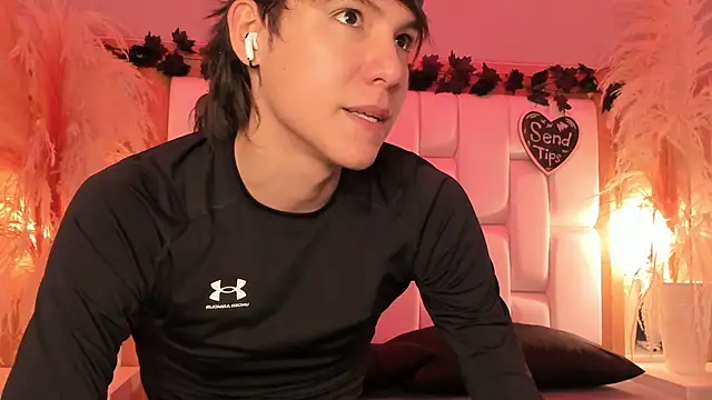 Snapshot of Daphne_And_Roger chatting on February 28, 2026, 11:11 am Daphne And Roger online show from February 28, 2026, 11:11 am