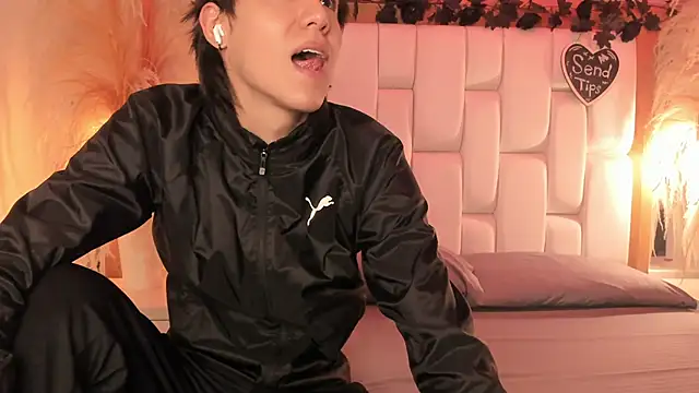 Snapshot of Daphne_And_Roger chatting on March 3, 2026, 11:16 am Daphne And Roger online show from March 3, 2026, 11:16 am