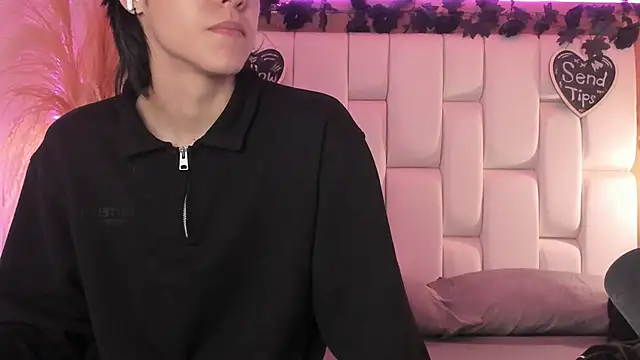 Snapshot of Daphne_And_Roger chatting on March 17, 2026, 11:13 am Daphne And Roger online show from March 17, 2026, 11:13 am