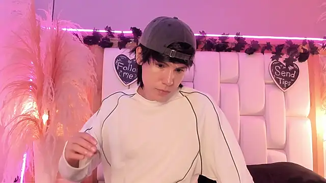 Snapshot of Daphne_And_Roger chatting on March 30, 2026, 11:00 am Daphne And Roger online show from March 30, 2026, 11:00 am