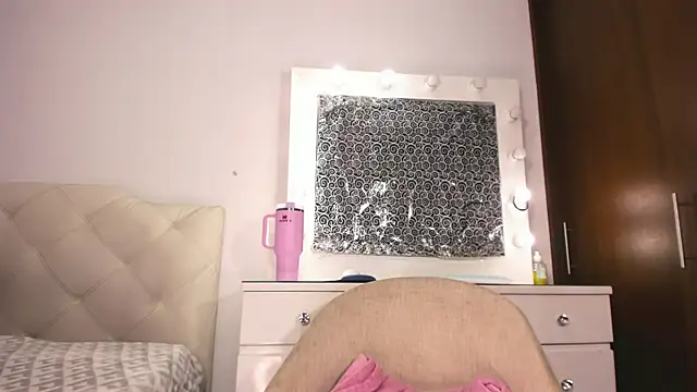 Snapshot of lina_quinn chatting on July 2, 2026, 3:23 am lina quinn online show from July 2, 2026, 3:23 am