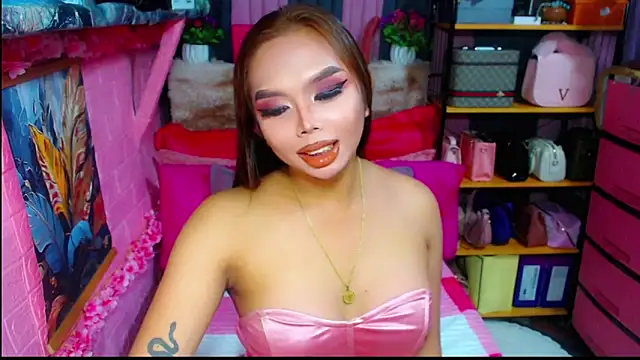 Snapshot of MoniqueCeleste chatting on October 8, 2025, 4:48 pm MoniqueCeleste online show from October 8, 2025, 4:48 pm