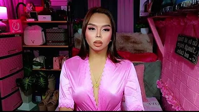 Snapshot of MoniqueCeleste chatting on October 27, 2025, 12:47 am MoniqueCeleste online show from October 27, 2025, 12:47 am