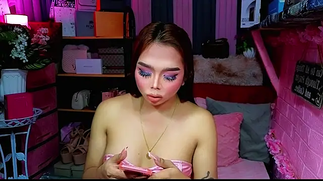 Snapshot of MoniqueCeleste chatting on November 15, 2025, 2:57 pm MoniqueCeleste online show from November 15, 2025, 2:57 pm