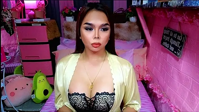 Snapshot of MoniqueCeleste chatting on January 16, 2026, 2:04 am MoniqueCeleste online show from January 16, 2026, 2:04 am