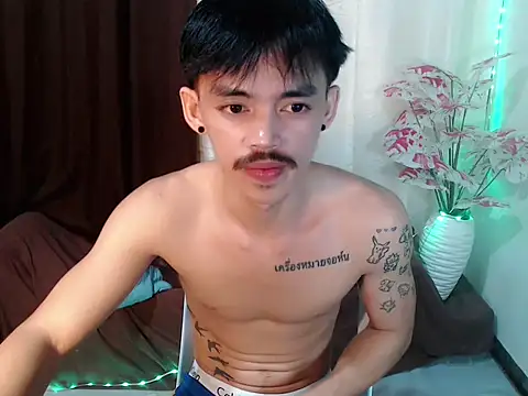 Snapshot of urhunky_boy chatting on August 5, 2026, 12:19 pm urhunky boy online show from August 5, 2026, 12:19 pm