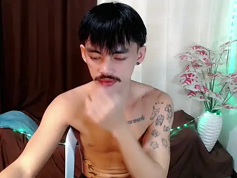 Snapshot of urhunky_boy chatting on August 6, 2026, 12:51 pm urhunky boy online show from August 6, 2026, 12:51 pm