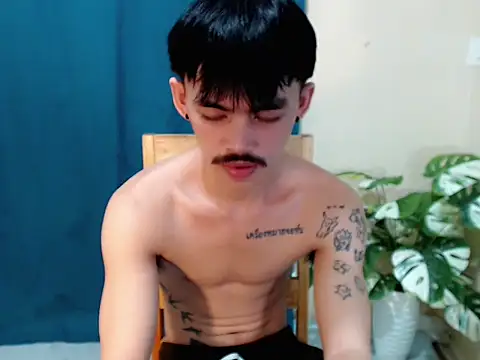 Snapshot of urhunky_boy chatting on August 7, 2026, 2:13 am urhunky boy online show from August 7, 2026, 2:13 am