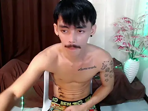 Snapshot of urhunky_boy chatting on August 7, 2026, 2:19 pm urhunky boy online show from August 7, 2026, 2:19 pm