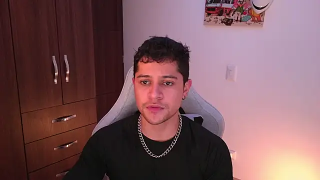 domsantiago  online show from November 13, 2025, 2:10 am