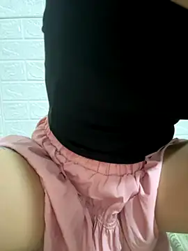 Shiny Babe online show from October 5, 2025, 1:42 pm