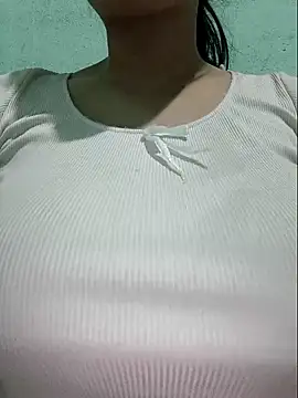 Snapshot of Shiny_Babe chatting on April 8, 2026, 2:55 am Shiny Babe online show from April 8, 2026, 2:55 am