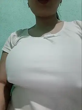 Snapshot of Shiny_Babe chatting on May 8, 2026, 2:39 am Shiny Babe online show from May 8, 2026, 2:39 am