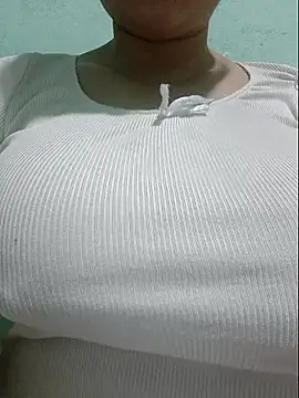 Shiny Babe online show from June 16, 2026, 3:03 pm