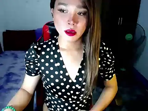 Urassiansweetcummer online show from November 23, 2025, 2:00 am