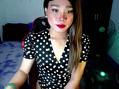 Urassiansweetcummer online show from December 15, 2025, 2:27 am