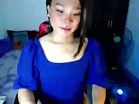 Urassiansweetcummer online show from April 25, 2026, 2:25 am