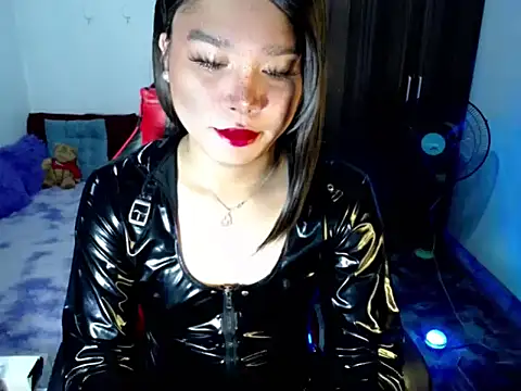 Urassiansweetcummer online show from May 5, 2026, 1:35 am