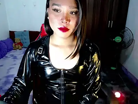 Urassiansweetcummer online show from May 6, 2026, 1:57 am