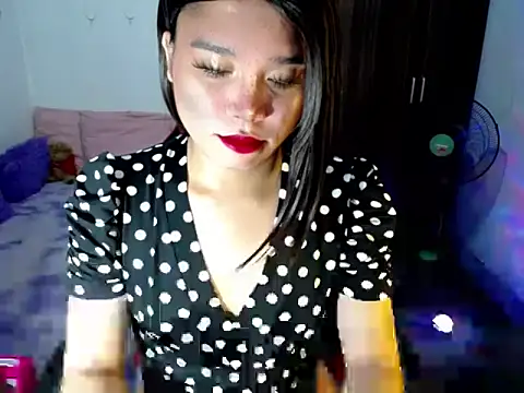 Urassiansweetcummer online show from June 15, 2026, 1:46 pm