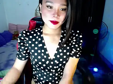 Urassiansweetcummer online show from June 16, 2026, 1:52 am