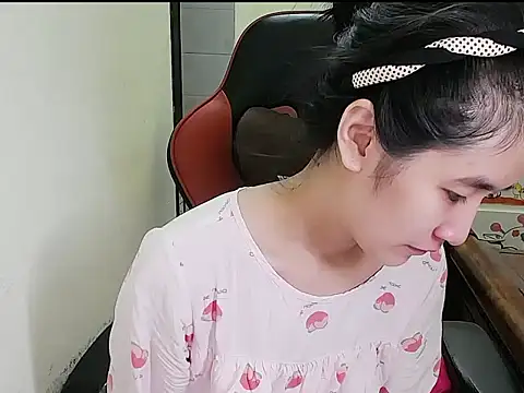 Shulee21 online show from September 23, 2025, 1:08 am