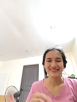 Shulee21 online show from October 4, 2025, 4:32 am