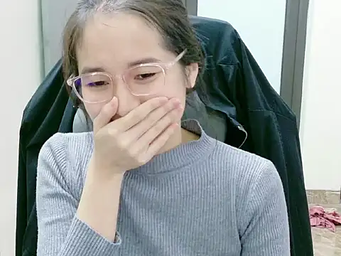 Shulee21 online show from December 18, 2025, 3:01 am