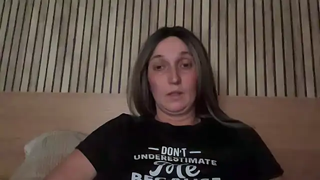 ElegantLilyXX online show from December 19, 2025, 9:44 pm