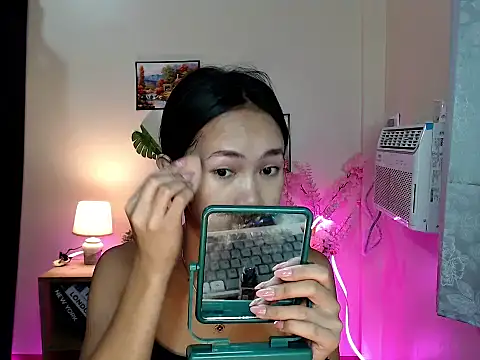 Snapshot of Shindoll chatting on October 25, 2025, 9:39 am Shindoll online show from October 25, 2025, 9:39 am