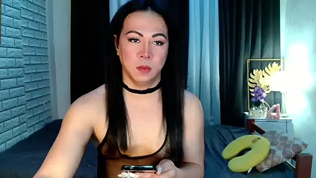 Snapshot of _Carmilla chatting on November 6, 2025, 1:34 pm Carmilla online show from November 6, 2025, 1:34 pm