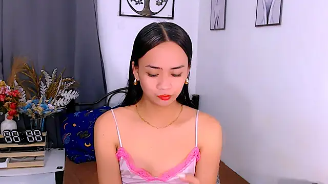 Snapshot of Zialustts chatting on February 15, 2026, 6:43 am Zialustts online show from February 15, 2026, 6:43 am