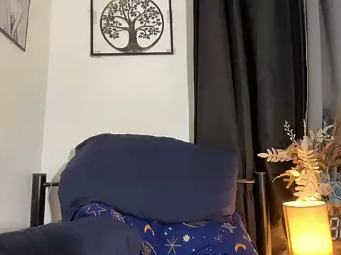 Snapshot of Zialustts chatting on March 18, 2026, 5:32 am Zialustts online show from March 18, 2026, 5:32 am