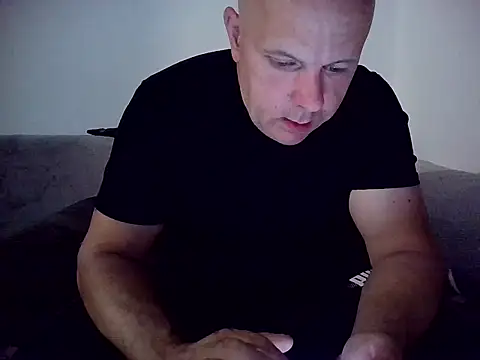 DaDDyLoVeSu83 online show from June 12, 2026, 8:19 pm