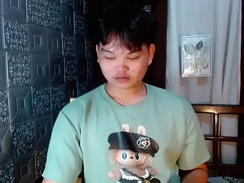 Reynelcock online show from October 8, 2025, 4:48 pm