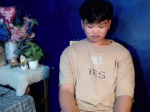 Reynelcock online show from October 13, 2025, 2:28 pm