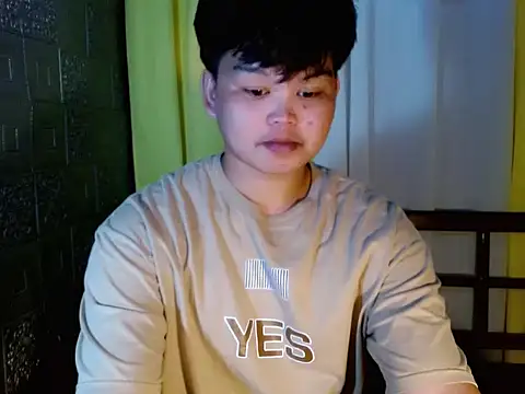 Reynelcock online show from November 19, 2025, 4:34 am