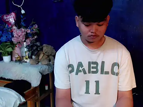 Reynelcock online show from January 11, 2026, 4:23 pm