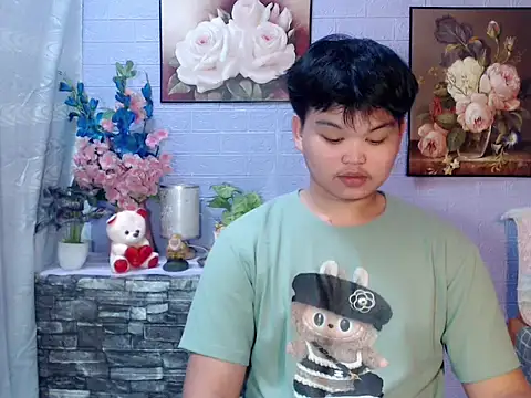 Reynelcock online show from May 5, 2026, 4:37 pm