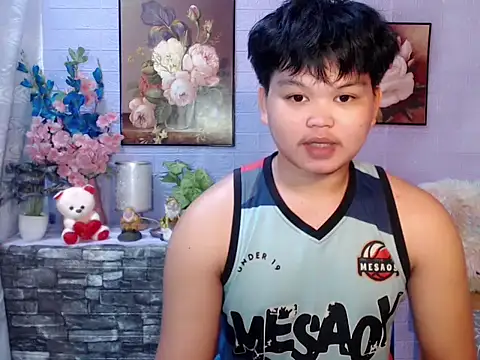 Reynelcock online show from May 7, 2026, 1:16 pm