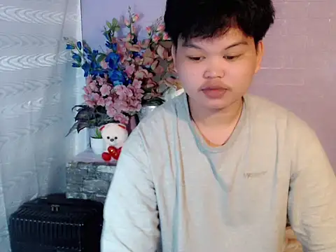 Reynelcock online show from May 15, 2026, 5:36 am