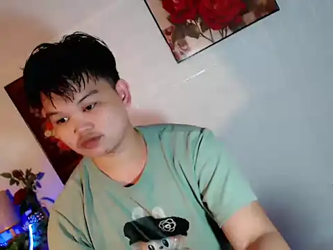 Snapshot of Reynelcock chatting on June 26, 2026, 4:11 pm Reynelcock online show from June 26, 2026, 4:11 pm