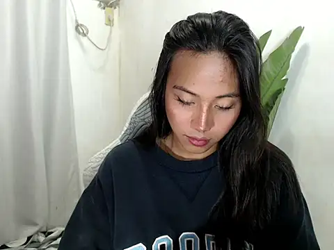 sweetiie caren online show from May 3, 2026, 4:51 am