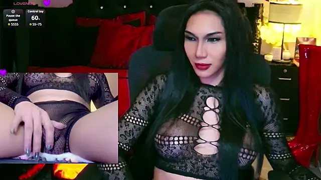 Snapshot of JadeScarlet_LoveLace chatting on June 24, 2026, 3:33 pm JadeScarlet LoveLace online show from June 24, 2026, 3:33 pm
