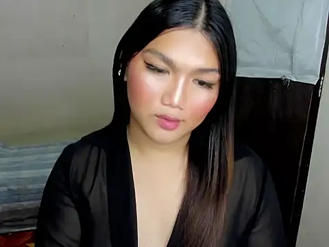 Snapshot of Lou_heart chatting on October 22, 2025, 3:56 pm Lou heart online show from October 22, 2025, 3:56 pm