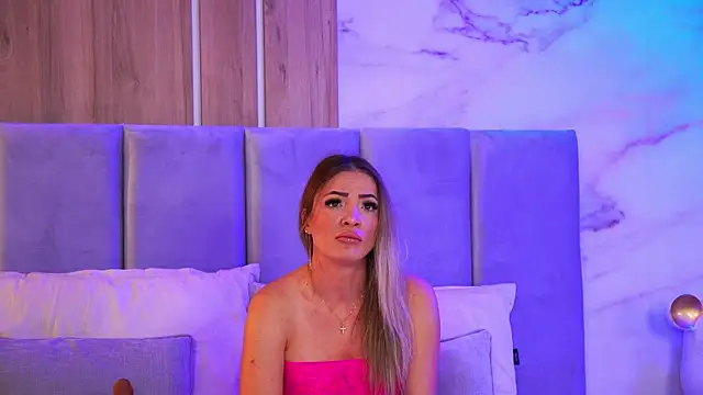 Izabellle02 online show from November 19, 2025, 7:19 am