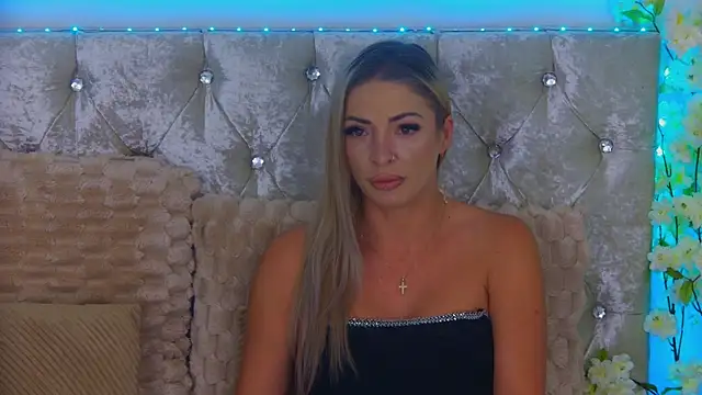 Izabellle02 online show from July 10, 2026, 2:49 am
