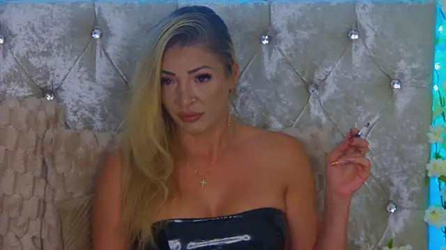 Izabellle02 online show from July 17, 2026, 3:02 am