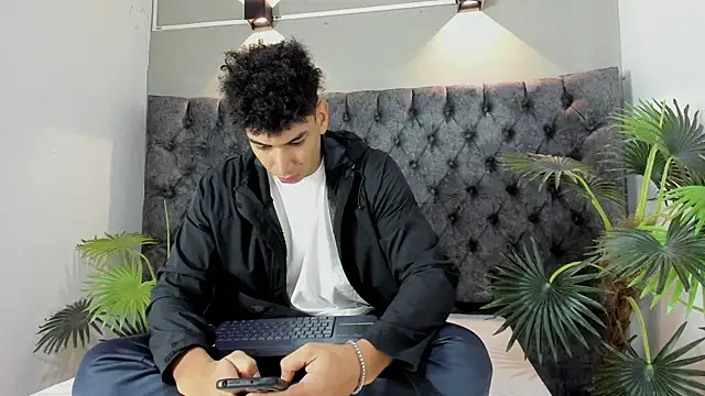 Snapshot of ALAN_REDINGER chatting on November 12, 2025, 1:00 pm ALAN REDINGER online show from November 12, 2025, 1:00 pm