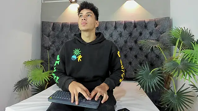 Snapshot of ALAN_REDINGER chatting on November 13, 2025, 1:10 pm ALAN REDINGER online show from November 13, 2025, 1:10 pm